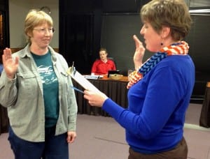 Michelle Putz takes the oath of office from deputy municipal clerk Sara Peterson. (KCAW photo/Robert Woolsey)